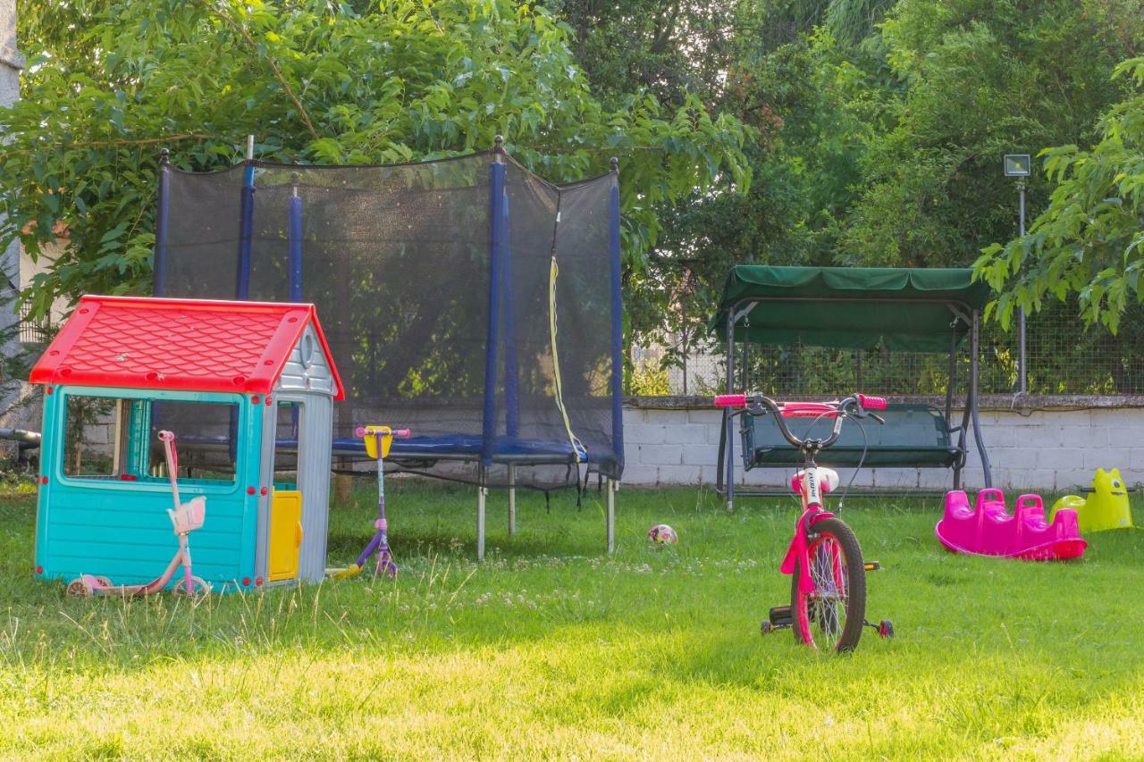 Kremasti Rooms Exteriör bild